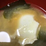 わかめと落とし卵のお味噌汁╰(*´︶`*)╯♡